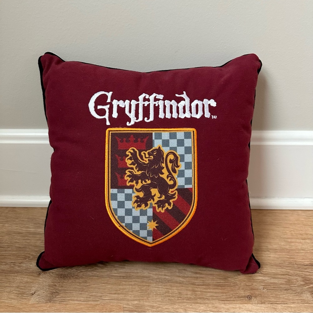 EUC Gryffindor decorative pillow